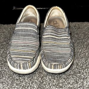 Women’s hey dudes size 8